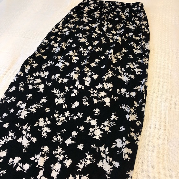 Beautiful Summer Skirt! - Picture 2 of 11